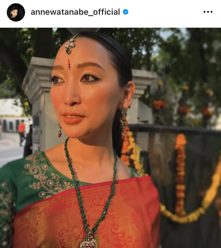 杏、インドで激変…派手メイク＆民族衣装姿を披露