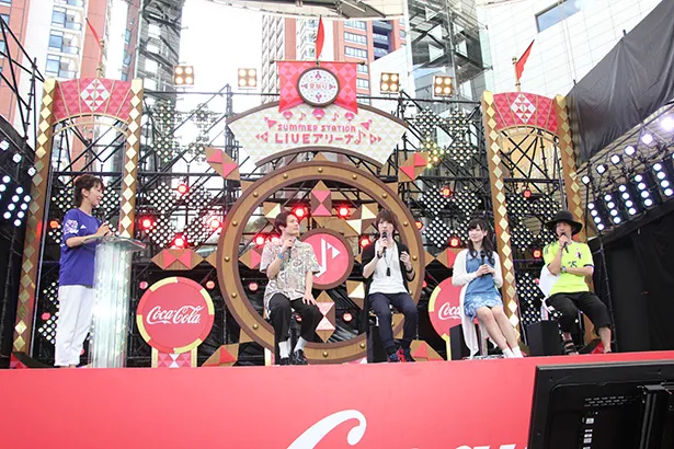舞台「煉獄に笑う」中間報告会に出席した(左から)崎山つばさ、鈴木拡樹、前島亜美、村田洋二郎