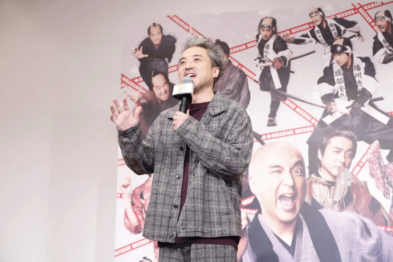 俳優のムロツヨシが、映画公開直前イベントで普連土学園中学校・高等学校を訪れた