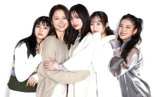 【LOVE CATCHER Japan】女性参加者：左からひとみ、みら、はつね、ゆきの、みさき