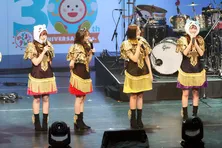 ももクロが「ちいかわ」と熱烈ライブ　グループ30周年には「30日間毎日『めざましじゃんけん』をさせてもらう」