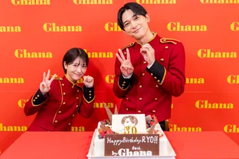 浜辺美波、CM共演する吉沢亮30歳の誕生日をバースデーケーキでお祝い