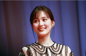 生田絵梨花、強風で“前髪くるん”ショットに「風さん、かわいいいくちゃんをありがとう」と反響