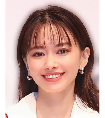山本舞香、引き締まった美ウエストと背中を大胆に披露し「憧れのスタイル」「お腹キレイすぎ」と反響の声続々