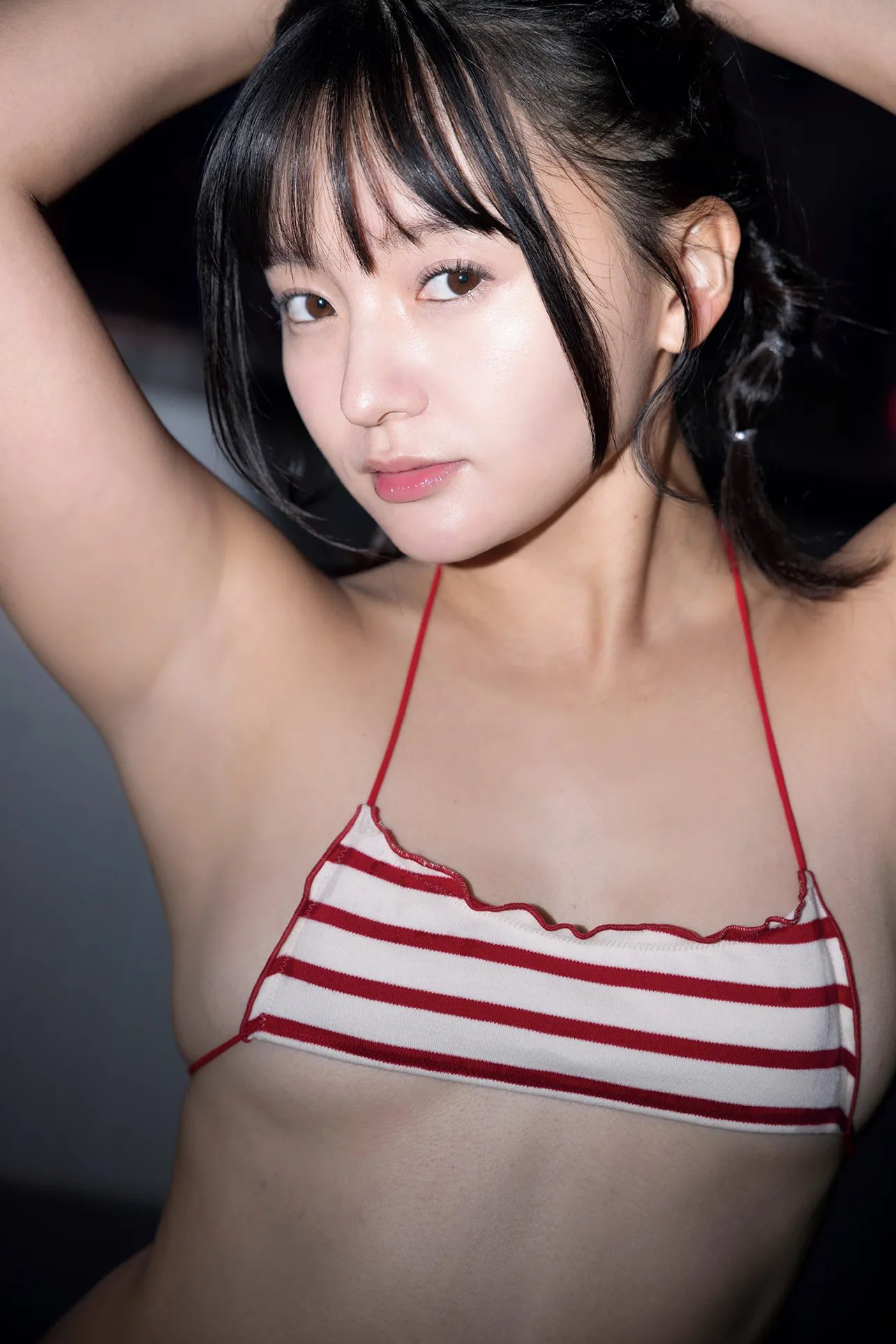 画像・写真 西永彩奈、V字のハイレグ水着から露出した太ももがオイルで