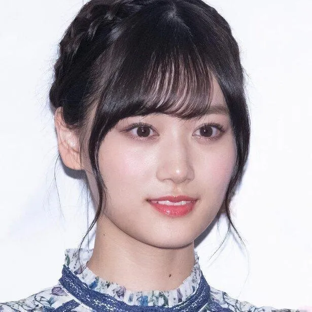 山下美月、鳴海唯や絃瀬聡一とともにピースサインにファン歓喜「美月 