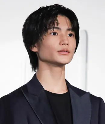 城桧吏、ラフな部屋着で愛犬と団らんツーショットに「ぐうかわです…」<おっさんのパンツがなんだっていいじゃないか!>