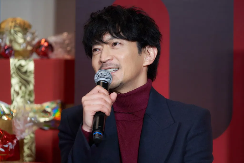 津田健次郎が「90秒のご褒美リンツBOX」オープニング記念イベントに登場した