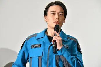 蕨野友也「みんなでこの場所に立てて運命的ものを感じています」SKaRD隊員5人が舞台挨拶で生変身＜ウルトラマンブレーザー THE MOVIE＞