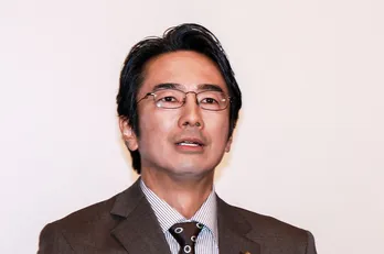 撮影の裏側…眞島秀和“武川”、三点倒立に挑むシュールな姿に「面白すぎる笑」「幸せになって~」と反響<おっさんずラブ>