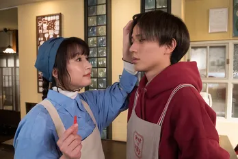 門脇麦“ありす”の提案で永瀬廉“倖生”がイメチェン、二人の過去がついに明らかに<厨房のありす>