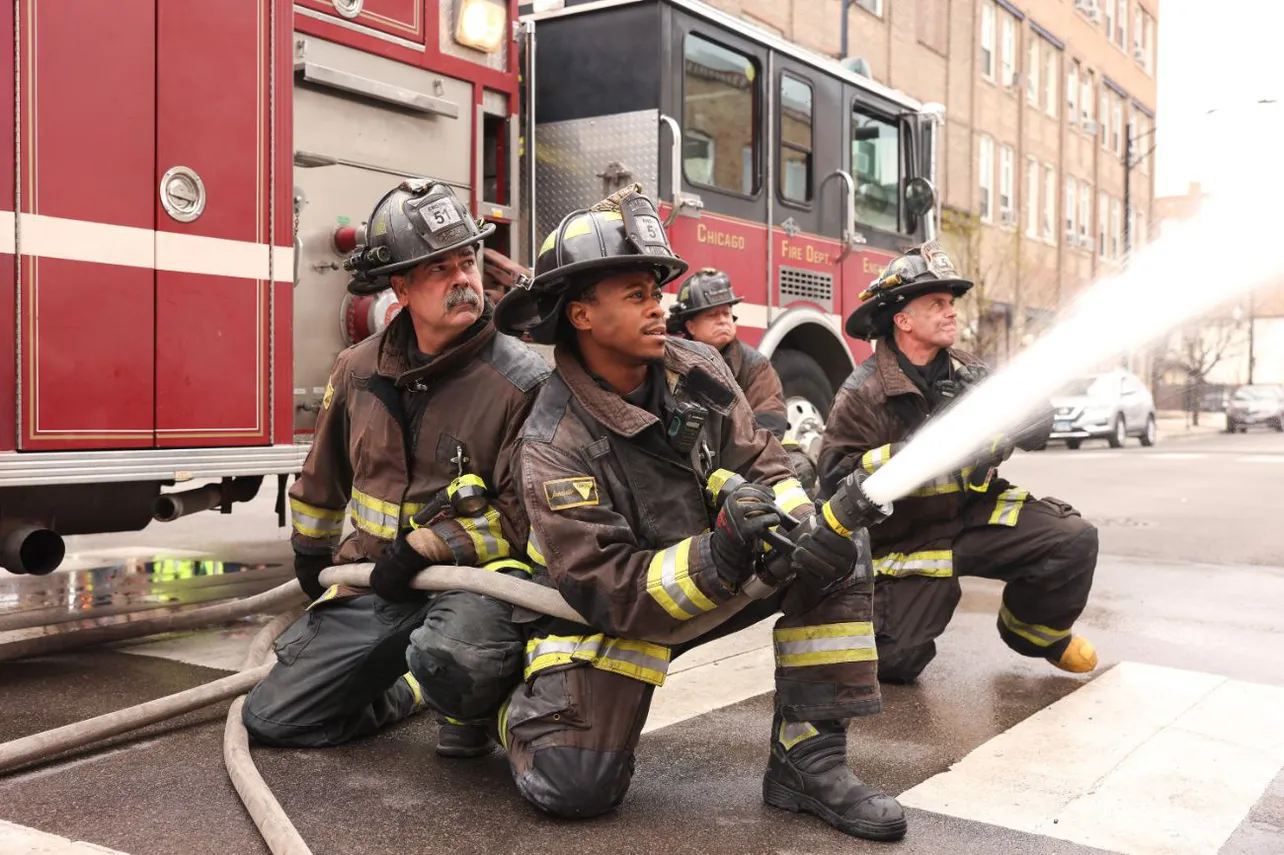 画像・写真 シカゴ消防局51分署の隊員たちが命がけで人命救助にあたる