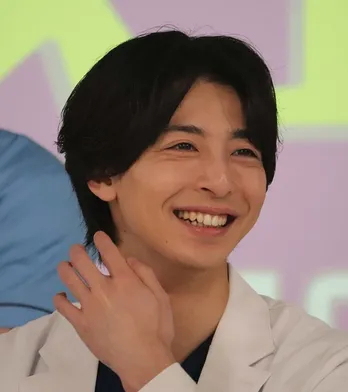 高杉真宙の完全オフモード“オフ大河”に「これが欲しかった!」「大好物です」とファン歓喜<となりのナースエイド>