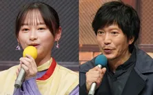 影山優佳、うさぎの着ぐるみ纏う田辺誠一の隣で満面の笑み＜ハコビヤ＞