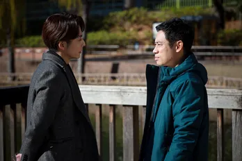 伊藤淳史“渉”、小池徹平“マサト”の衝撃発言に驚がく　謎の美女・藤原紀香“ナオミ”も登場し第二幕が開幕する＜離婚しない男＞