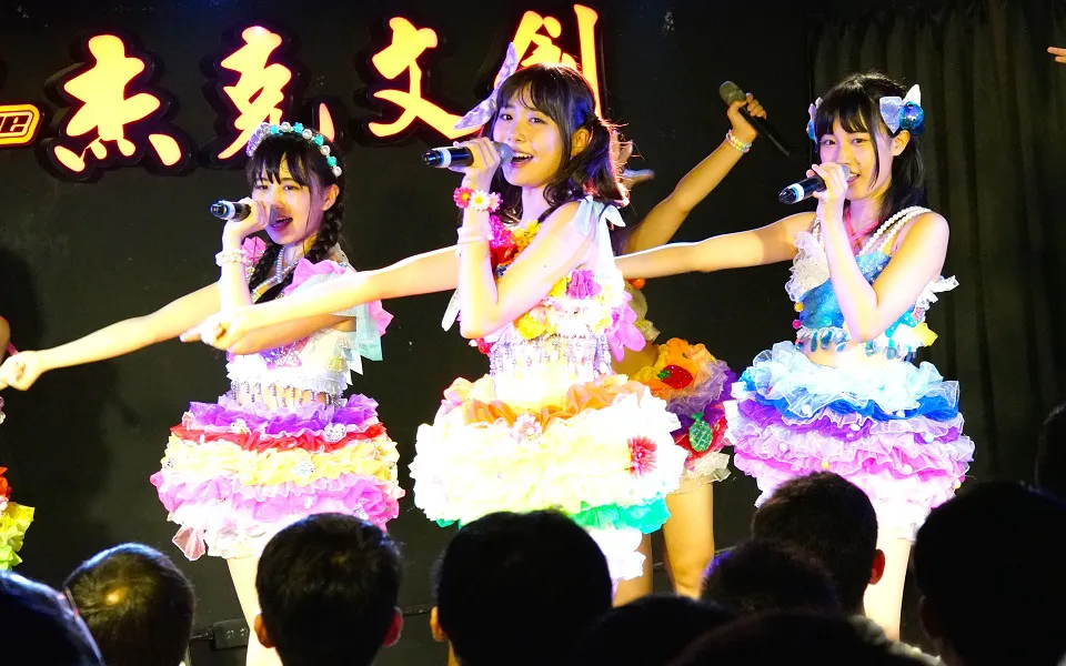 虹のコンキスタドールが8月13日、台湾・Jack's Studioでワンマンライブ「だって一度きりのThisサマーっ!! in 台湾」を開催した