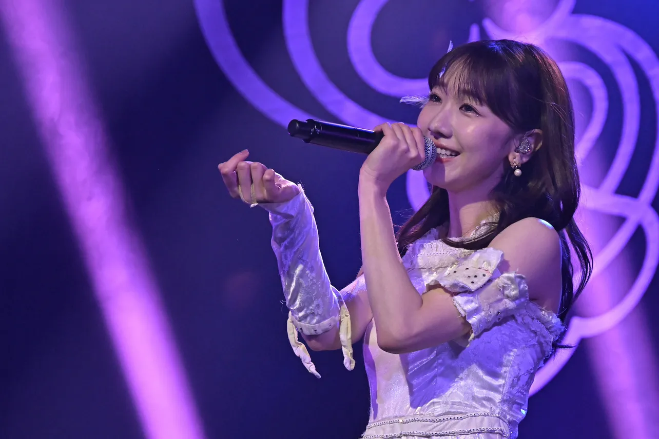 AKB48柏木由紀、17年ぶりの楽曲披露 当時の衣装姿にメンバー「細すぎ、ずっと」「入るのがすごい」 | WEBザテレビジョン