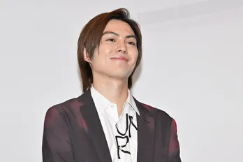 簡秀吉、『仮面ライダーギーツ』では単独撮影が多く共演者を羨む「みんないいね、3人でライダーキックとかできて」