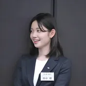 田中瞳アナ、猫のぬいぐるみを両肩に乗せた“キメ顔ショット”に「その肩パッドはかわいすぎ」「アンバランスさが最高」の声