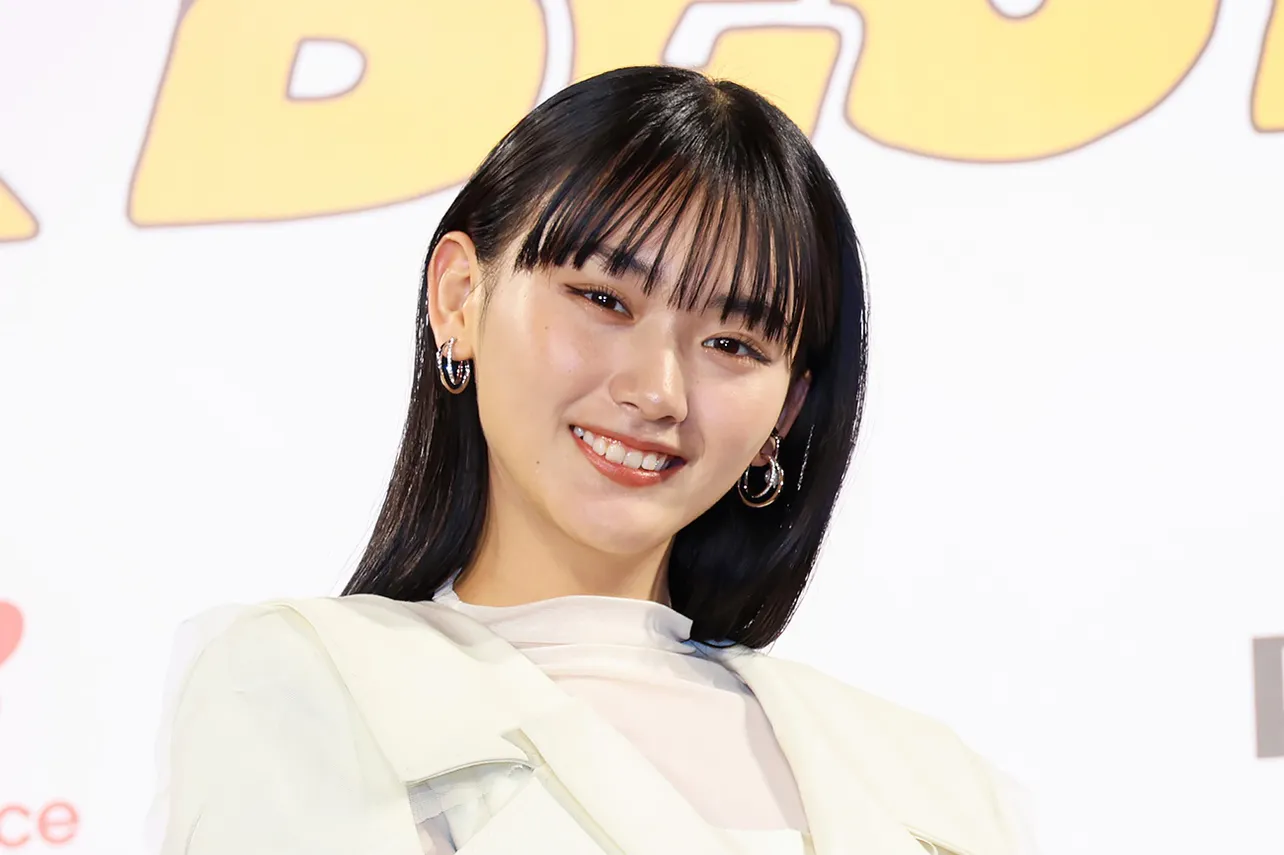 櫻坂46山崎天、“スニーカーベストドレッサー賞”受賞に笑顔「体の一部と