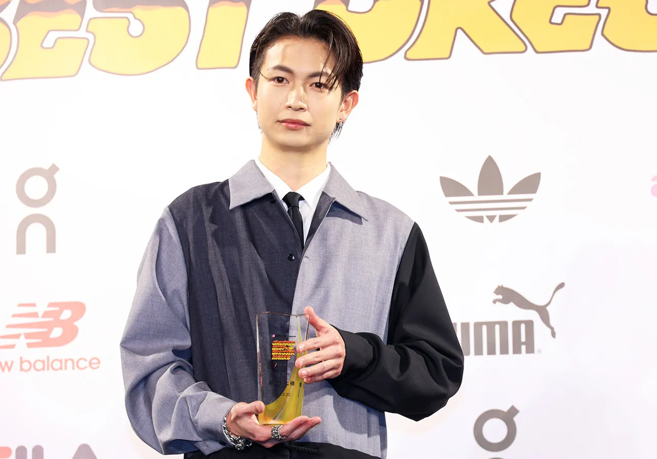 綱啓永がスニーカーベストドレッサー賞の俳優部門を受賞した