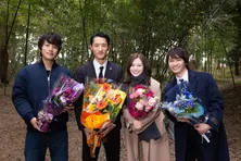 Snow Man・岩本照「僕にとって最高の任務でした!」白石麻衣、藤原丈一郎、溝端淳平と共に笑顔でクランクアップ<恋する警護24時>