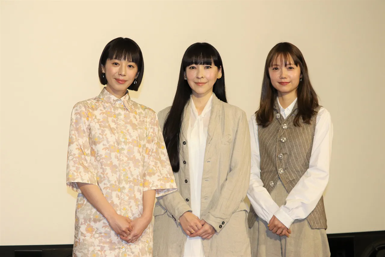 「ユーミンストーリーズ」の記者会見に出席した(左から)夏帆、麻生久美子、宮崎あおい