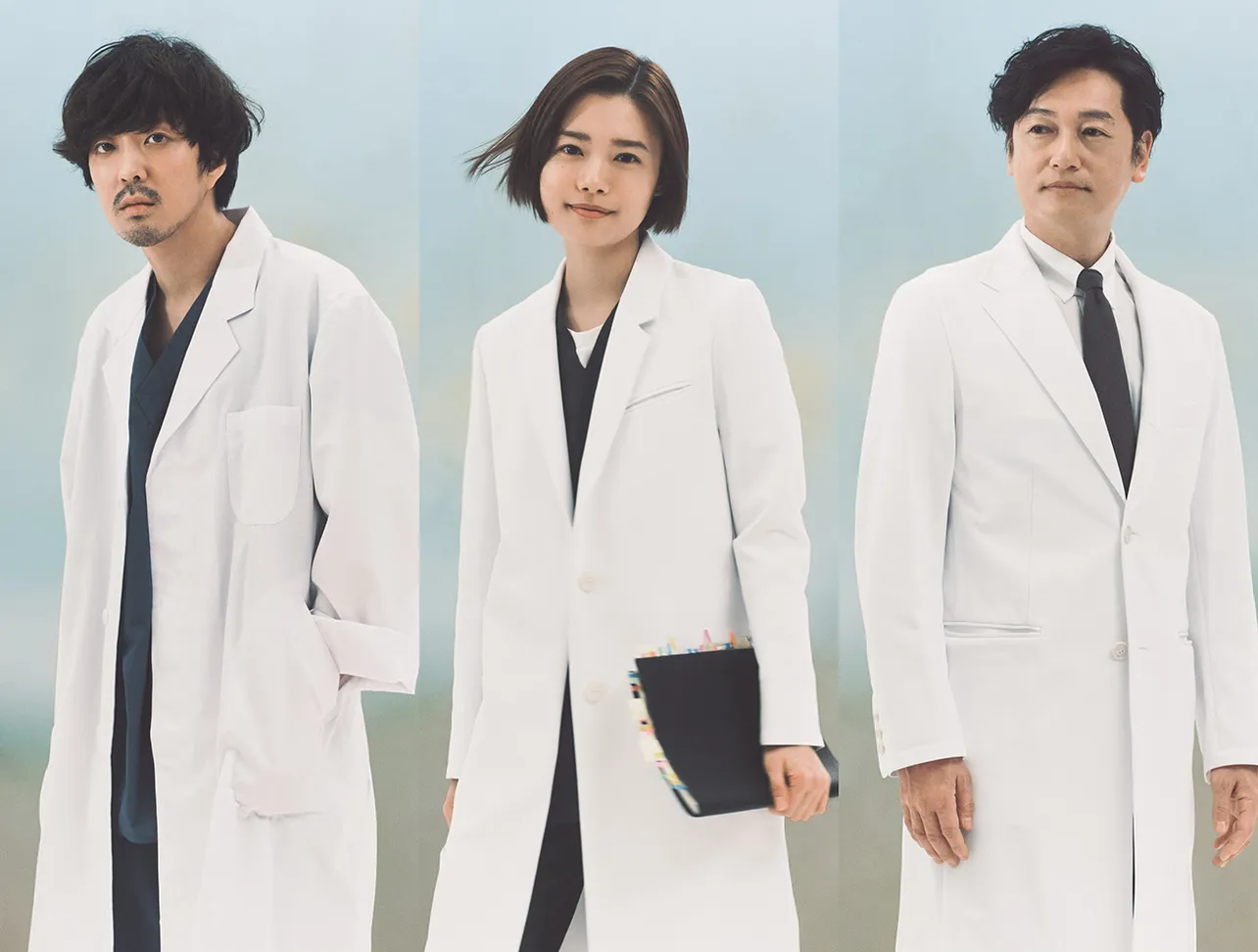 【写真】医師役で白衣を身にまとう(左から)若葉竜也、杉咲花、井浦新