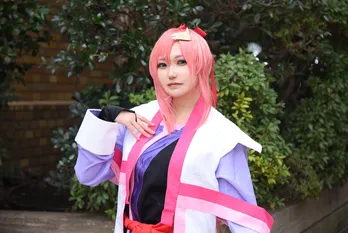 「ガンダムSEED FREEDOM」ラクスに扮するコスプレイヤー「寒空の下で表情を作るのは大変でした」<acosta!>