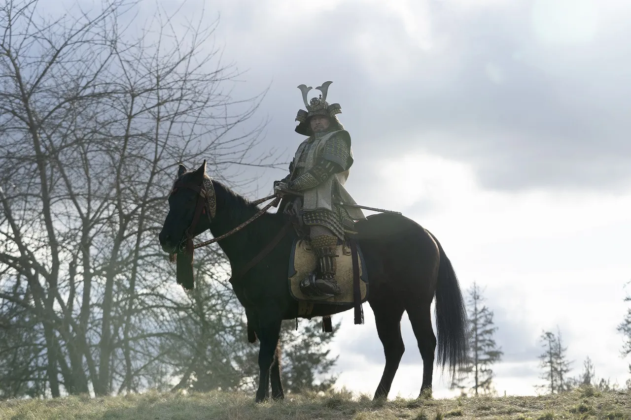 【写真】“戦国最強”の風格…！馬に跨がる真田広之“虎永”