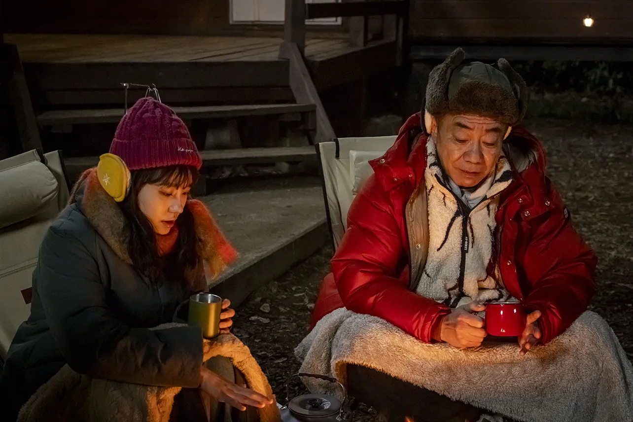 【写真】第7話では、雅彦(木梨憲武)と瞳(奈緒)はキャンプに行き本音をこぼした