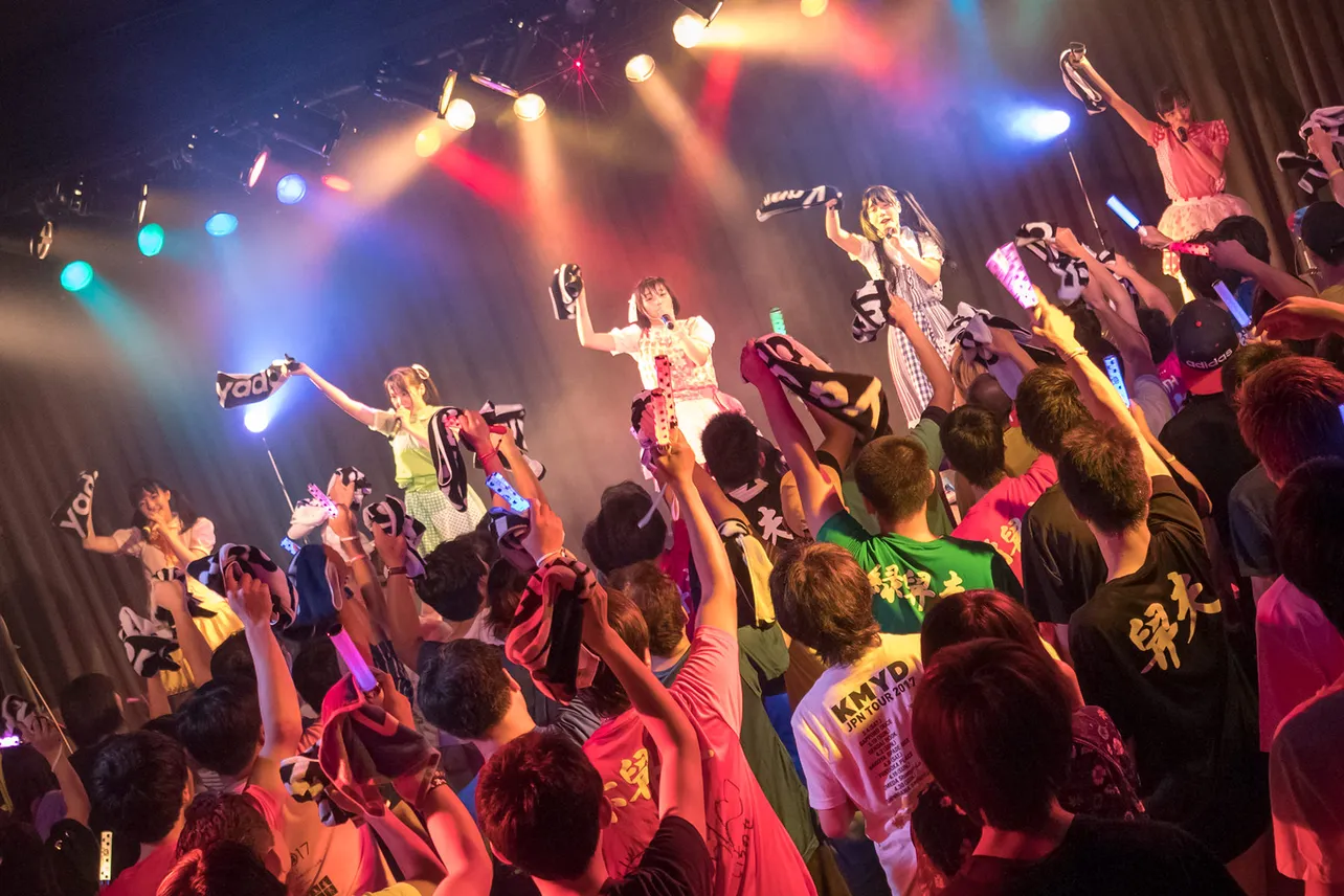 【写真を見る】静岡での全曲ライブは初めてだけに観客も大盛り上がり！