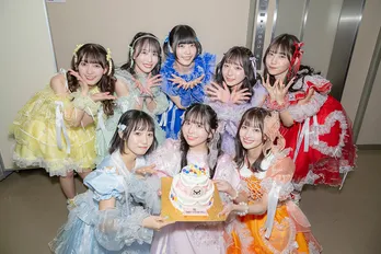 FRUITS ZIPPERの妹分・SWEET STEADYデビュー「ビューティーな感じを演出できたら」初ワンマン決定のサプライズも