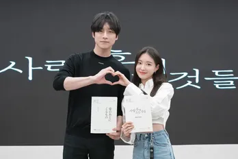 坂口健太郎が韓国ドラマ「愛のあとにくるもの」主演決定、相手役のイ・セヨンらと本読みの様子を公開