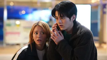 鈴鹿央士“颯斗”と山本舞香“美咲”は、中村ゆりか“シャオミー”の頼みで遊園地に行くも思わぬ展開に巻き込まれる<闇バイト家族>