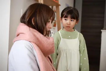 篠田麻里子“綾香”のハニートラップ　温泉で肌をさらしての誘惑に伊藤淳史“渉”のドギマギが止まらない＜離婚しない男＞