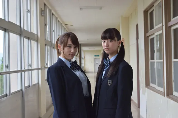 新潟テレビ21でホラードラマ「霊魔の街」がスタート。新潟出身の美少女・山田愛奈(写真右)と人気グラビアアイドル・都丸紗也華(左)が姉妹役で共演する
