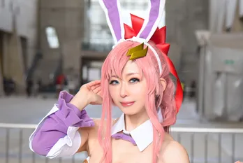 バニー衣装の「ガンダムSEED FREEDOM」コスプレイヤー「うさ耳など装飾の質感にもこだわり」＜ワンフェス2024[冬]＞