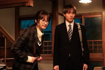 放火事件と横領は同一犯か…門脇麦“ありす”と永瀬廉“倖生”が調べ始める<厨房のありす>