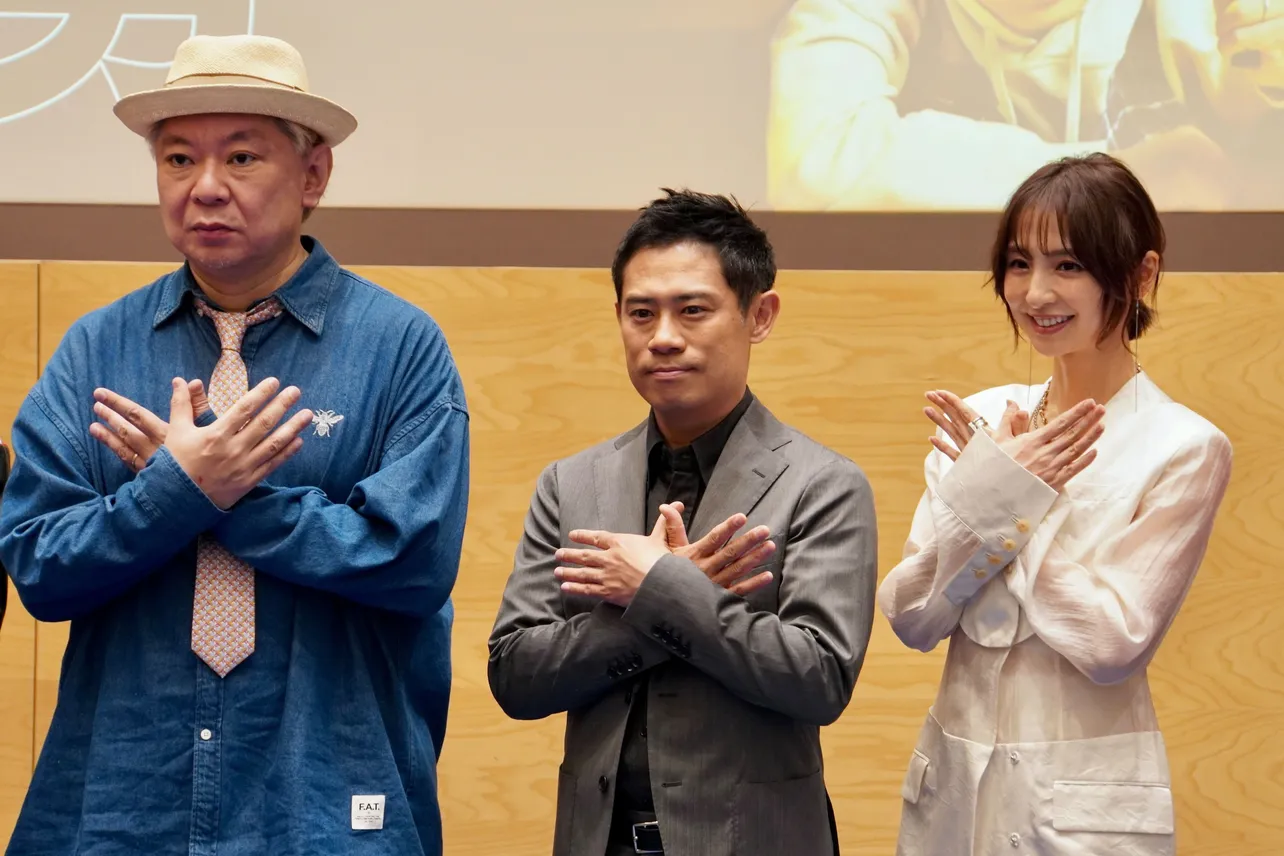 伊藤淳史、篠田麻里子、鈴木おさむ