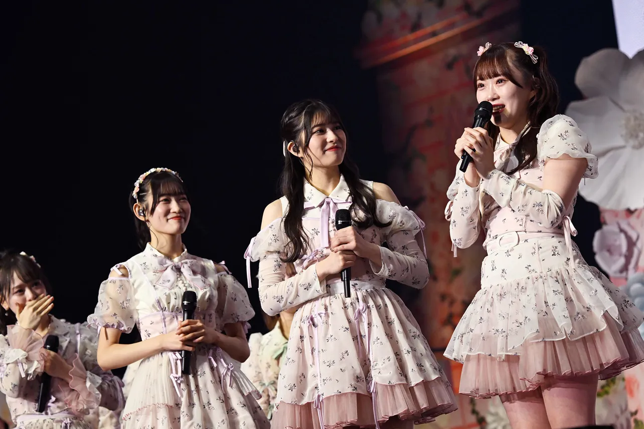 KLP48への移籍を発表した黒須遥香、行天優莉奈、山根涼羽(写真左から)