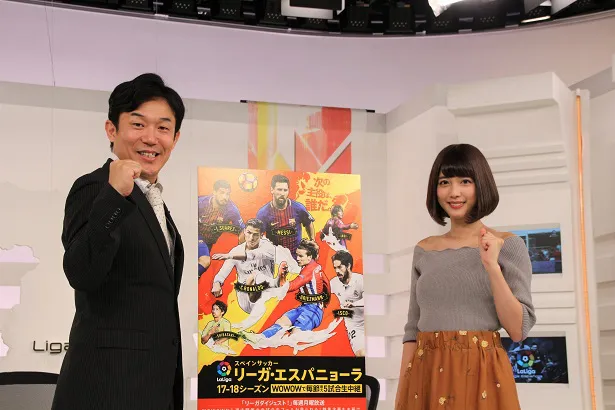 番組MCを務めるヒデ(ペナルティ)、リーガールに就任した松田るか(左から)