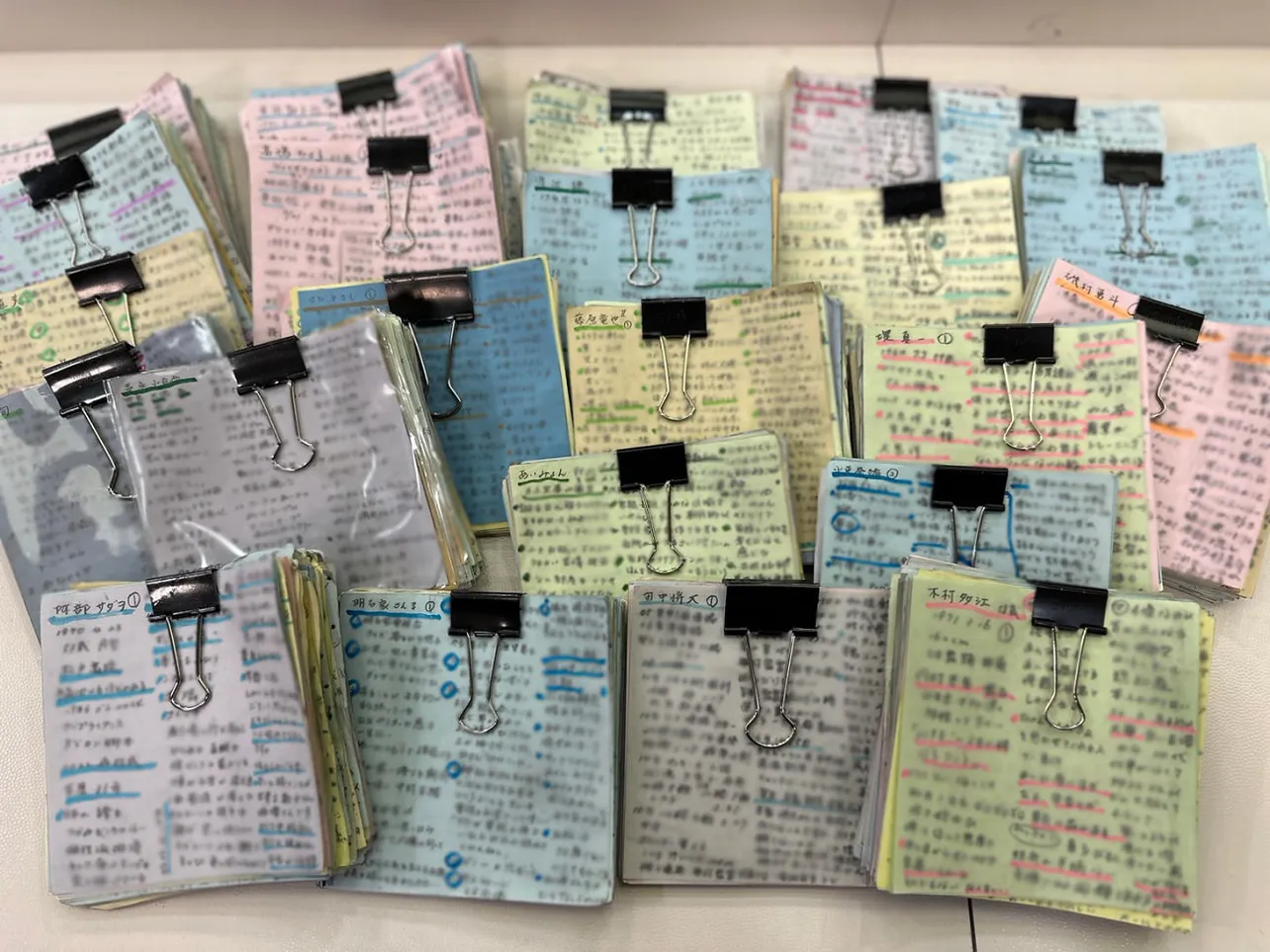 【写真】笑福亭鶴瓶がスタジオに持参した15年分の“手書き取材資料”