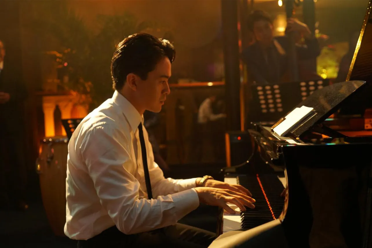 池松壮亮が1人2役で“ジャズの熱狂”を演じた映画「白鍵と黒鍵の間に」