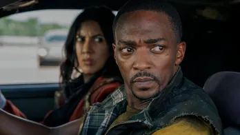 ステファニー・ベアトリス“クワイエット”が最大のピンチに…激しいカーアクションを繰り広げる＜ツイステッド・メタル＞