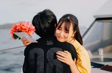 白間美瑠からのプロポーズ「結婚してください」に永田崇人、サプライズのブーゲンビリアの花束とおでこへのやさしいキス<私たち結婚しました 5>