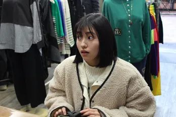 メトロンズ主演ドラマ「向かいのアイツ」第1話放送スタート、KAZMA“透馬”の店に謎の女・倉島颯良“瀬古”が訪れる