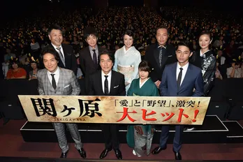 岡田准一、音尾琢真を告発!「ずっとおなかを蹴られた…」