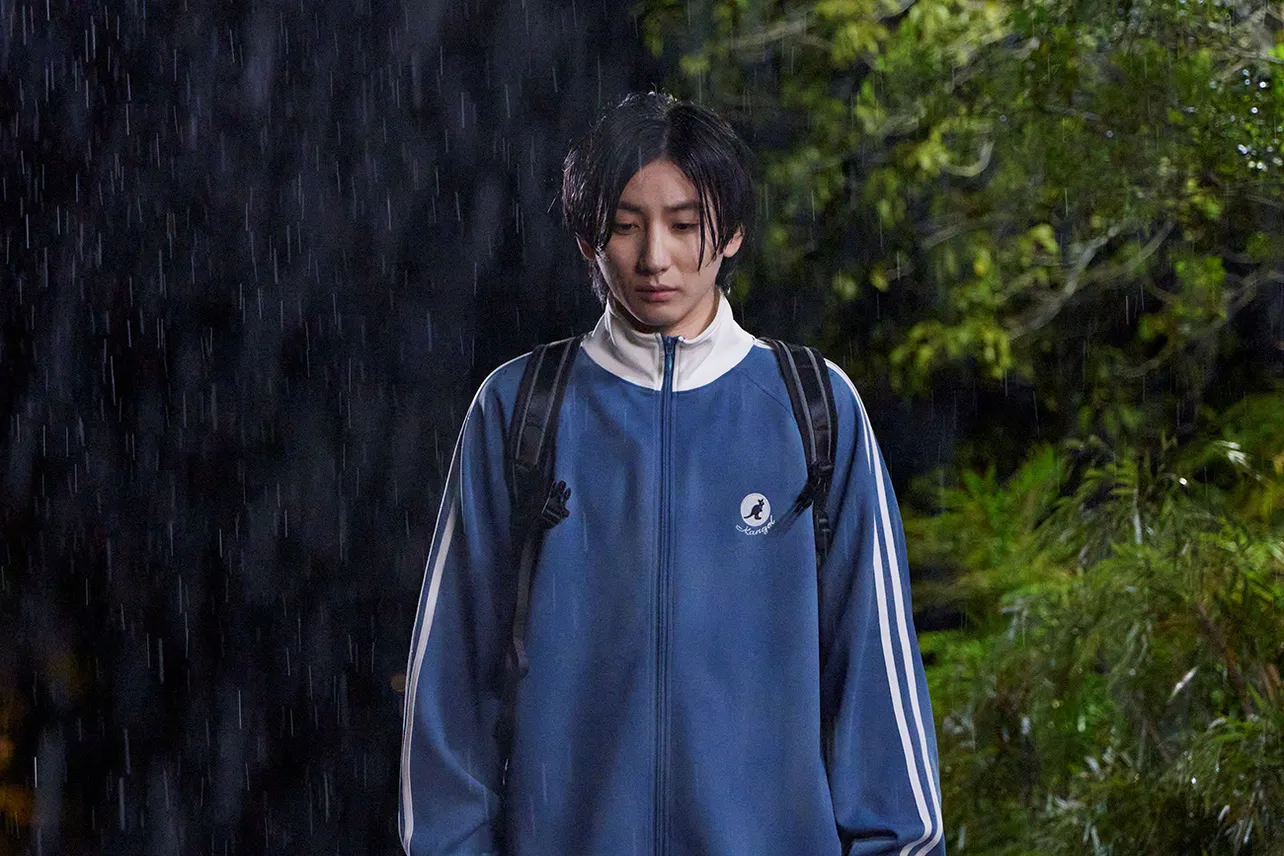 【写真】初めての恋に悩み、雨の中ずぶ濡れになり落ち込む京本大我”渋谷”
