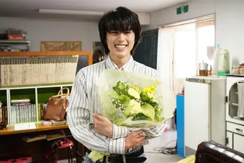 実写ドラマ「十角館の殺人」、主演・奥智哉と内片輝監督による笑顔のクランクアップショット＆コメント解禁